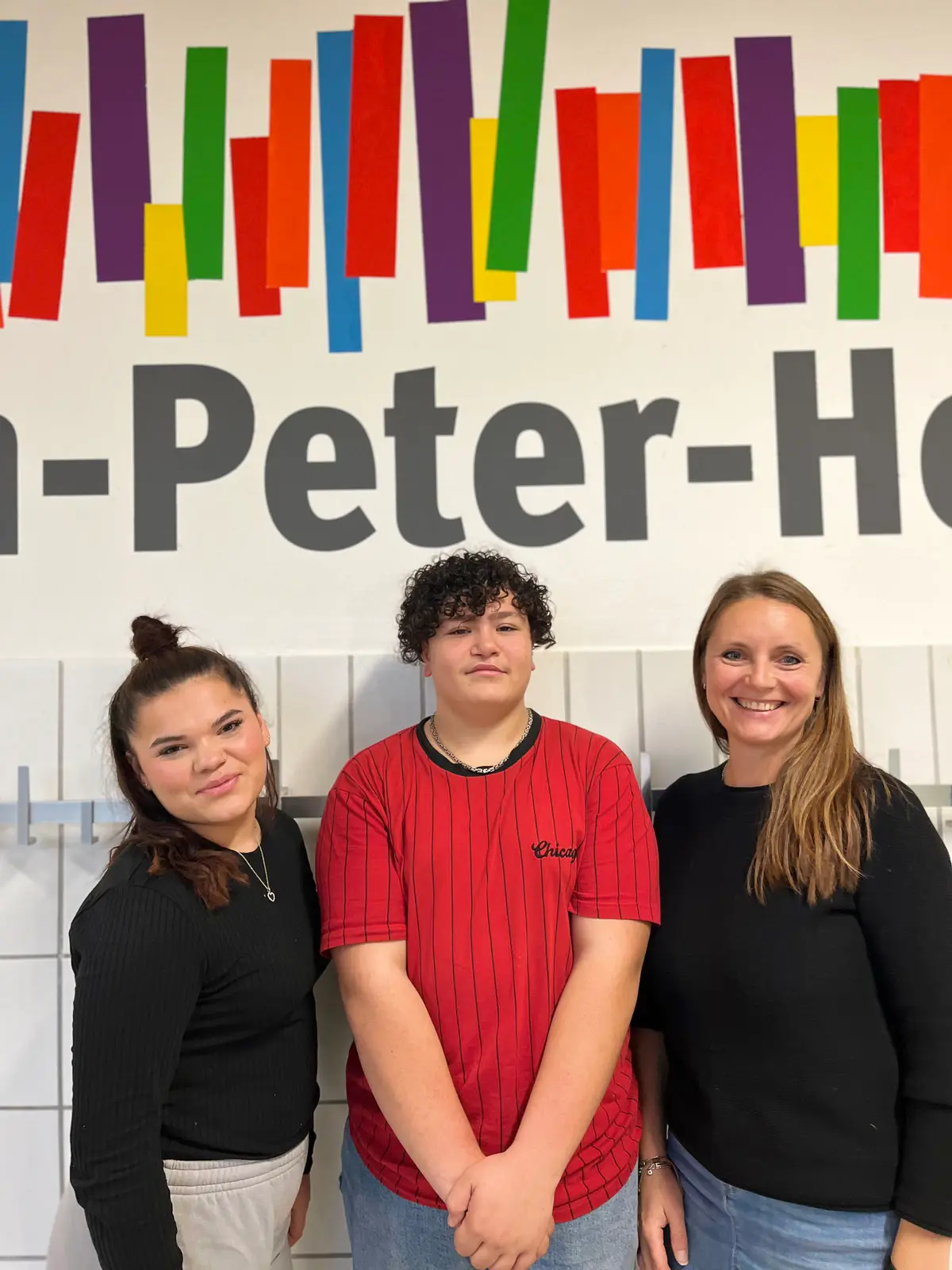 Schulsprecherin Virginia Reinhardt, Stellvertreter Dylan Petrelli und SMV-Lehrerin Fr. Yesil